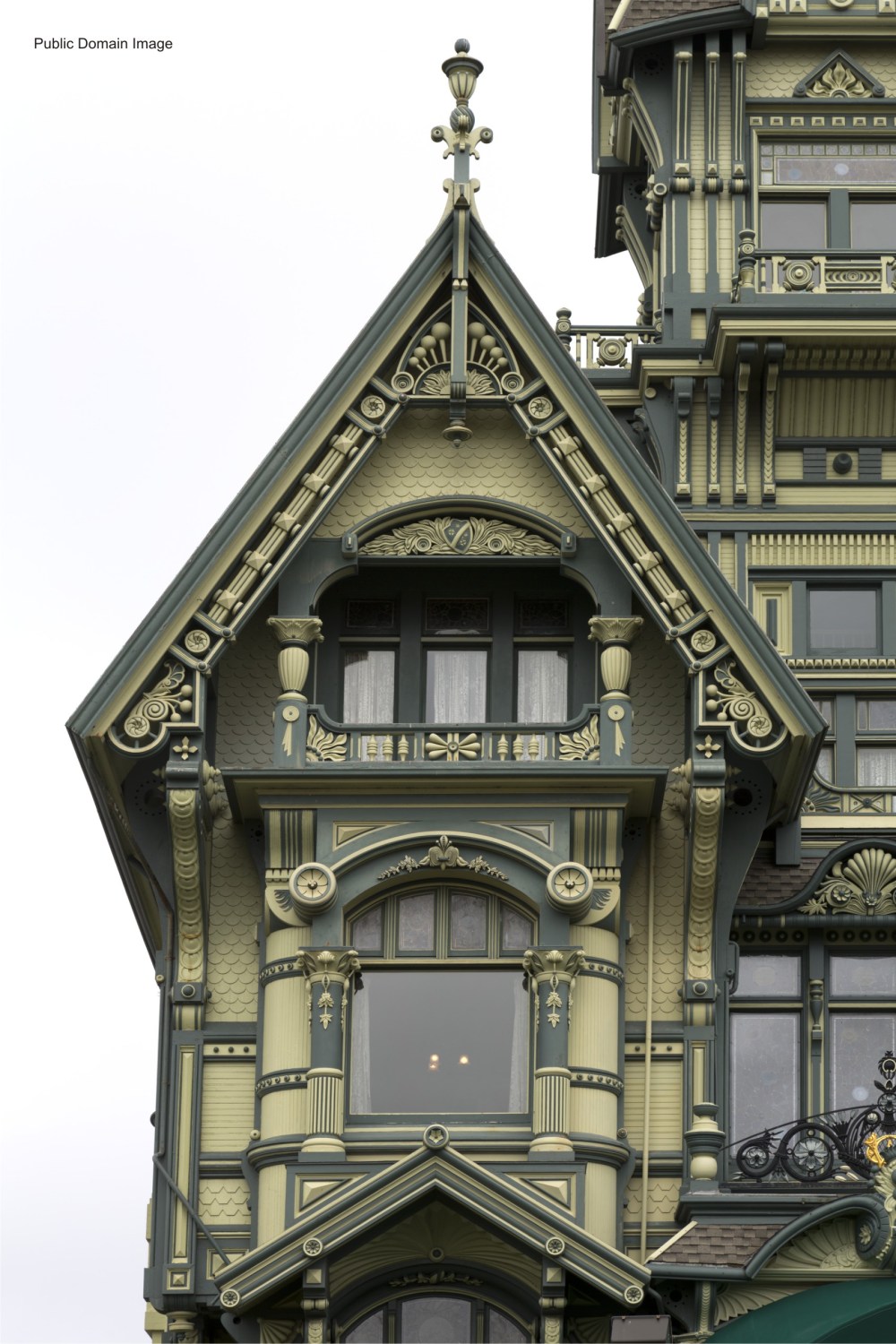 Edifice Gingerbread 6