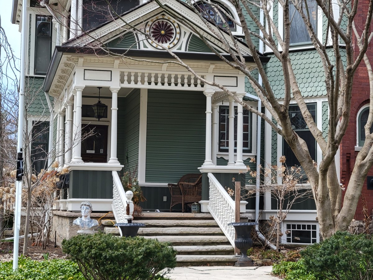 Exploring the Queen Anne Revival Architecture style | Ask Dr. Cooper